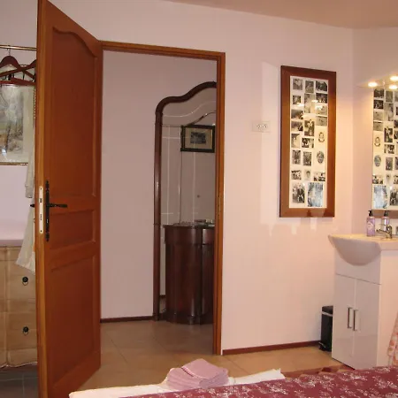 Mas A 4 Mains Bed and Breakfast 3*