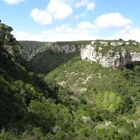 Mas A 4 Mains Bed and Breakfast Cesseras