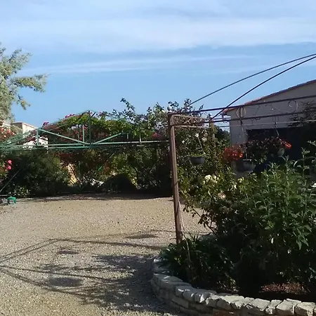 Mas A 4 Mains Bed and Breakfast Cesseras