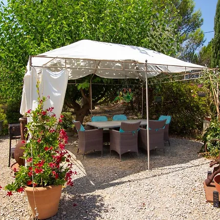 Mas A 4 Mains Couette-café 3*